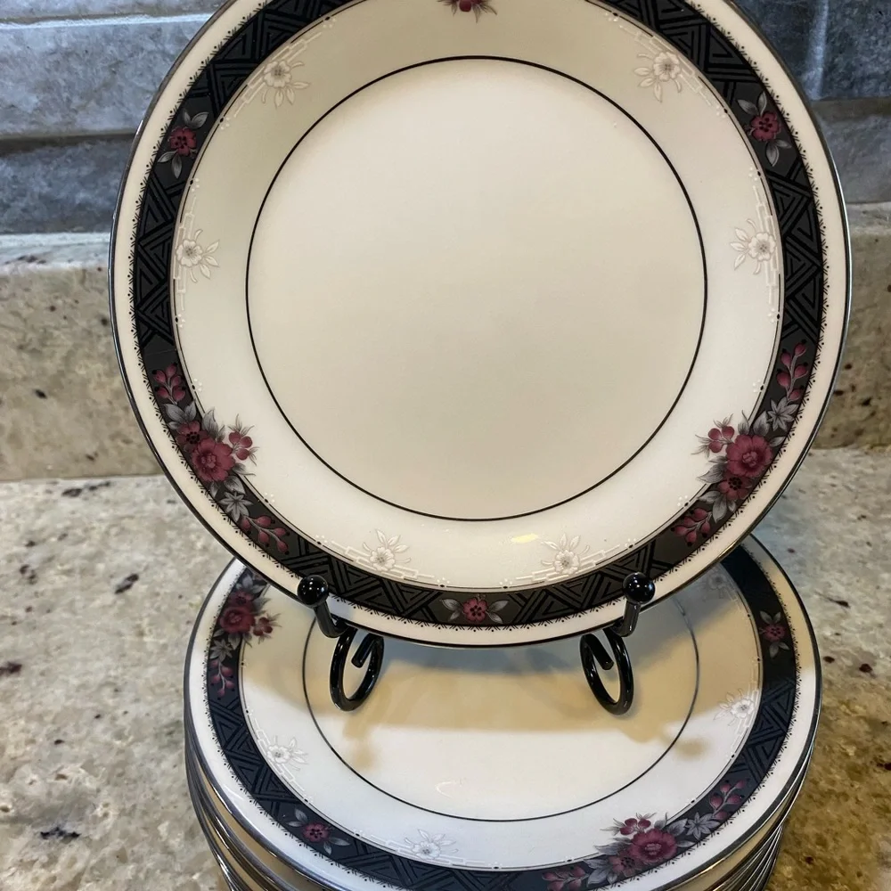 NORITAKE ETIENNE 8 BREAD PLATES6 & 1/2”